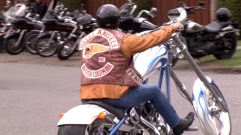 Illustration for article titled Two bikers blow through the right-turn lane, and cut in front of me